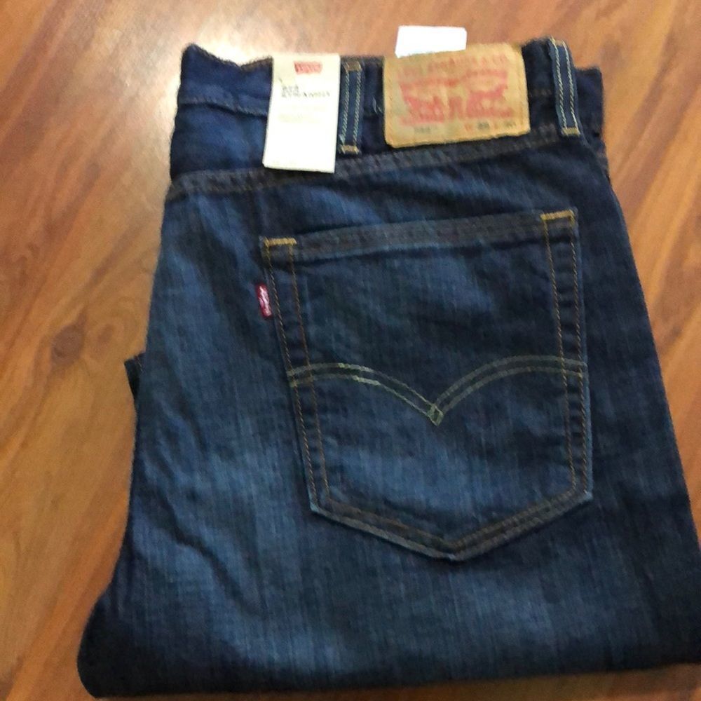 NWT Men’s Levi’s 514 straight Darker wash jeans. Size 38 x 30